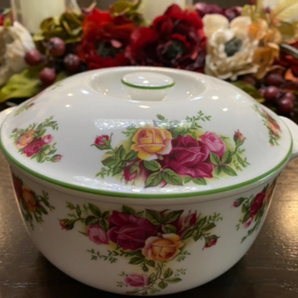 ROYAL ALBERT OLD COUNTRY ROSES 2 QT ROUND COVERED